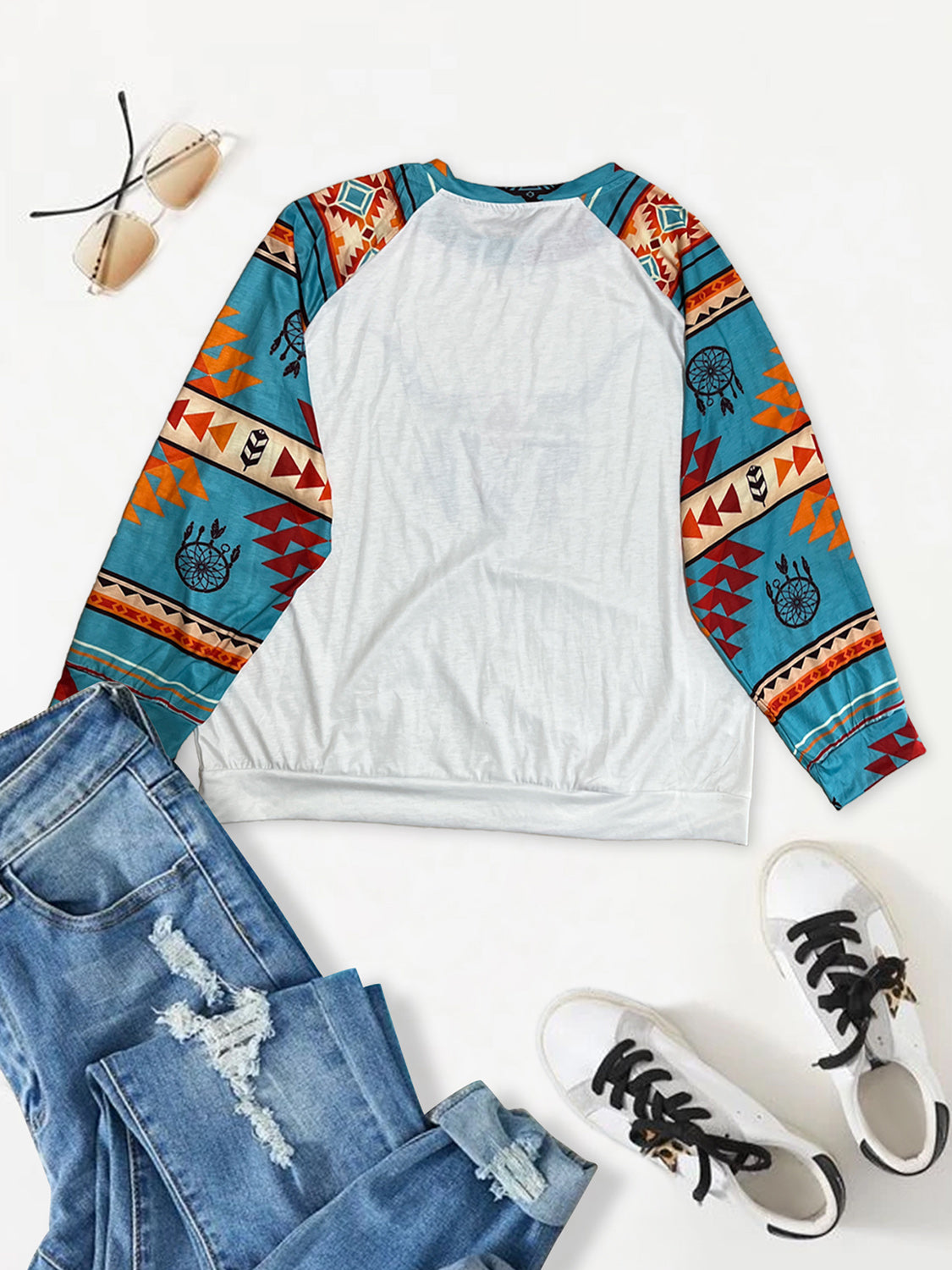 Round Neck Raglan Sleeve Graphic Sweatshirt-Jewearrings