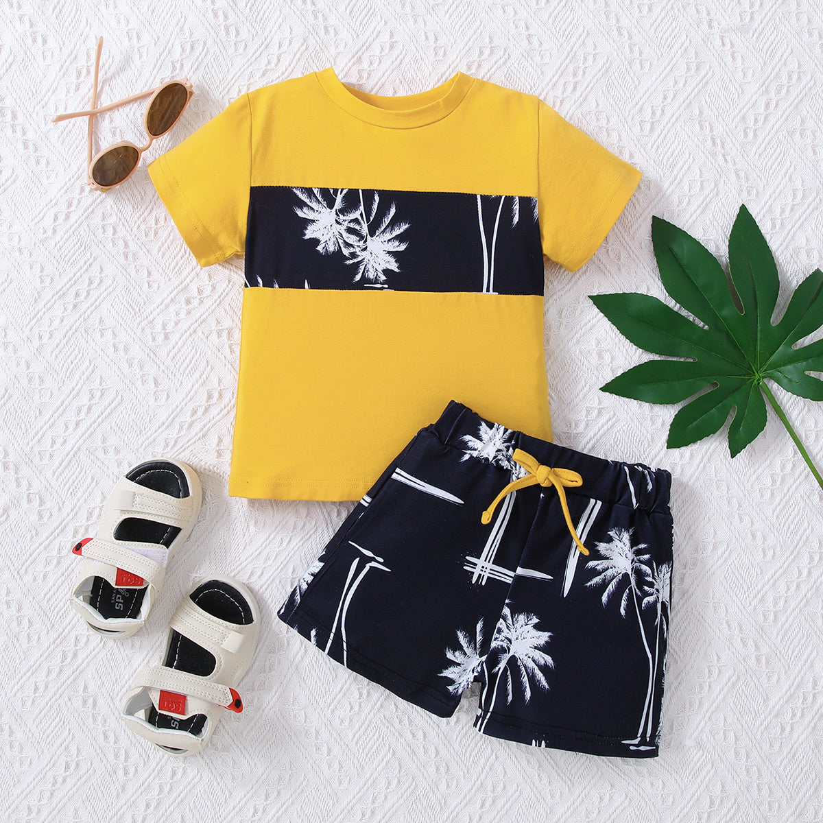 Kids Graphic Tee and Printed Shorts Set-Jewearrings