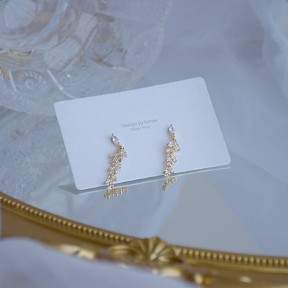 Micro-set Zirconia 14k Gold Plated Leaf Female Earrings-Jewearrings