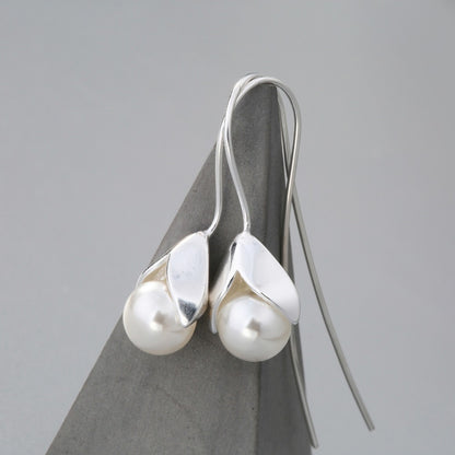 Long pendant pearl earrings-Jewearrings