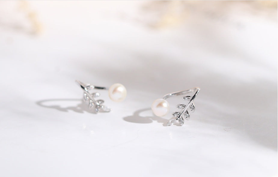 Pearl earrings with leaves-Jewearrings