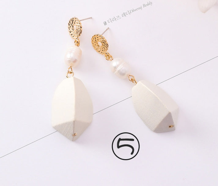 Vintage geometric metal pearl asymmetric earrings design personalized earrings-Jewearrings