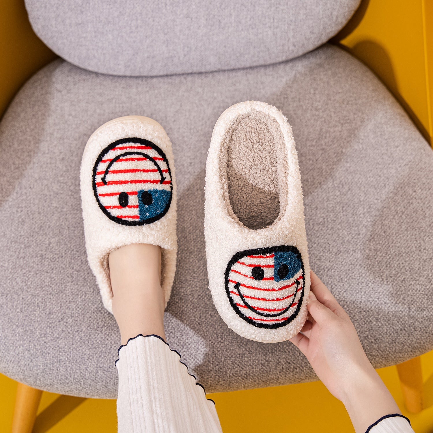 Melody Smiley Face Slippers-Jewearrings