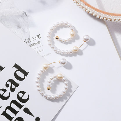 Pearl earrings wear geometric circle earrings before and after-Jewearrings