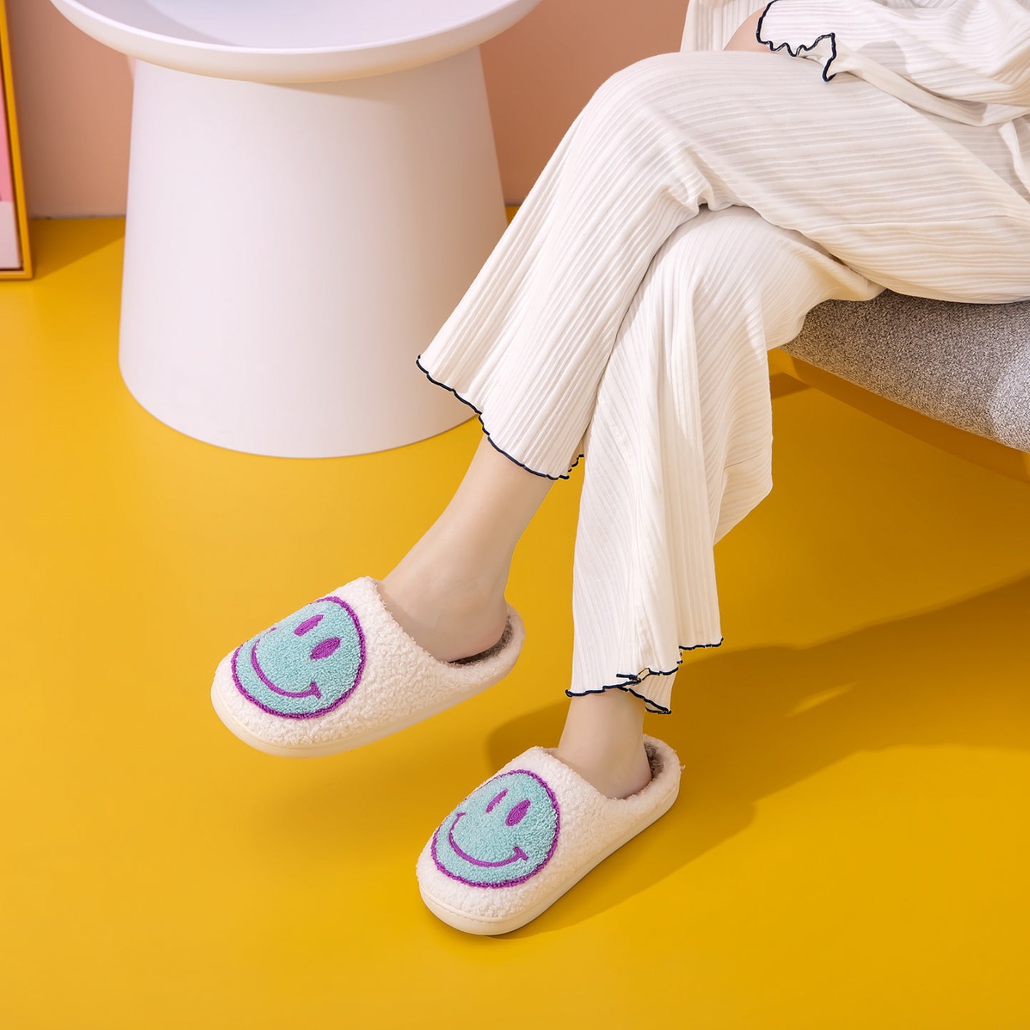 Melody Smiley Face Slippers-Jewearrings