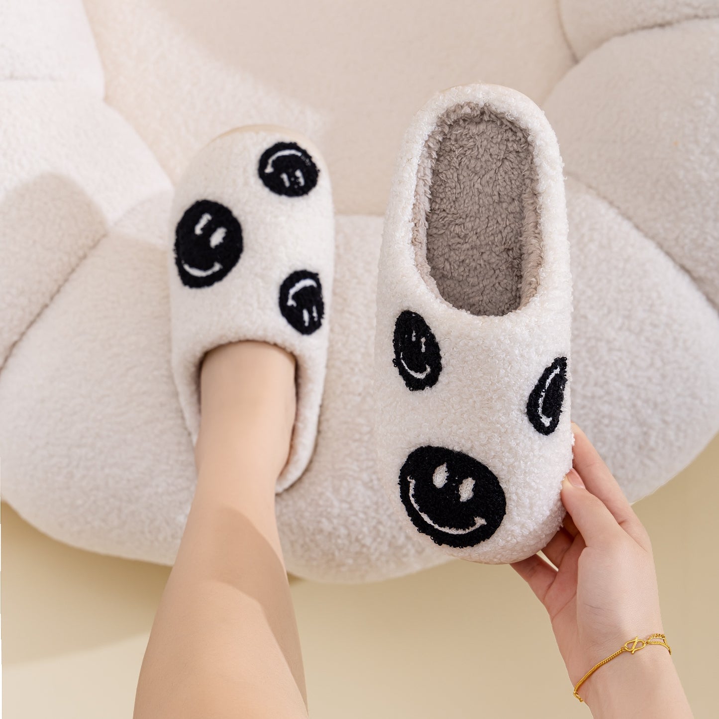 Melody Smiley Face Slippers-Jewearrings