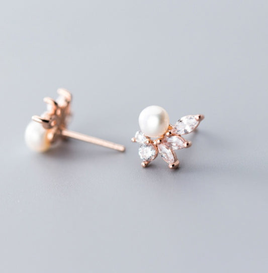 Pearl-studded leaf earrings-Jewearrings