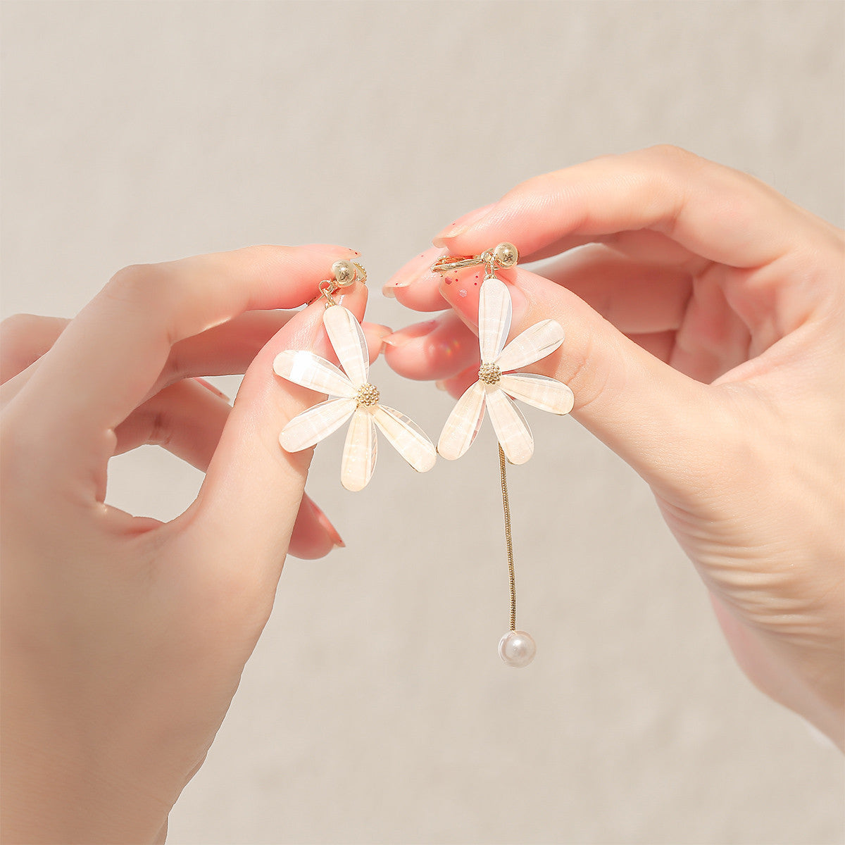 Temperament Flower Earrings Female Daisy Ear Clip-Jewearrings