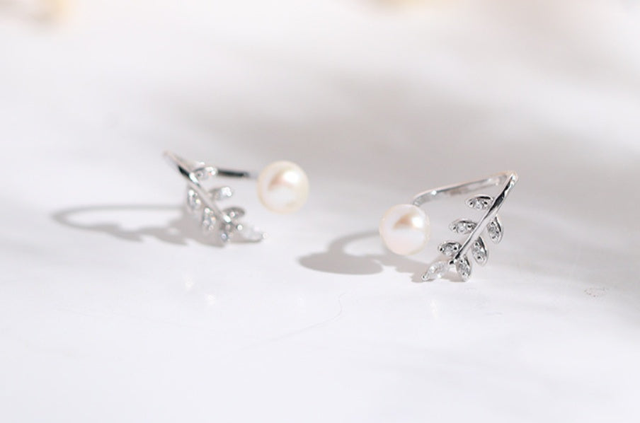 Pearl earrings with leaves-Jewearrings