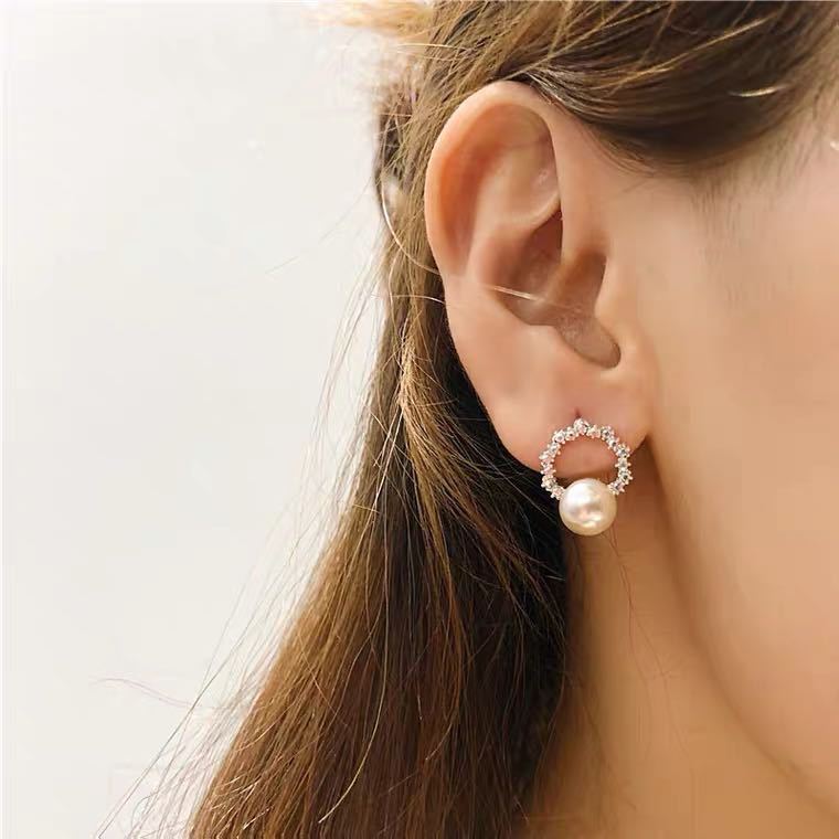 South Korea's Dongdaemun Ring Diamond and Pearl Stud Earrings-Jewearrings