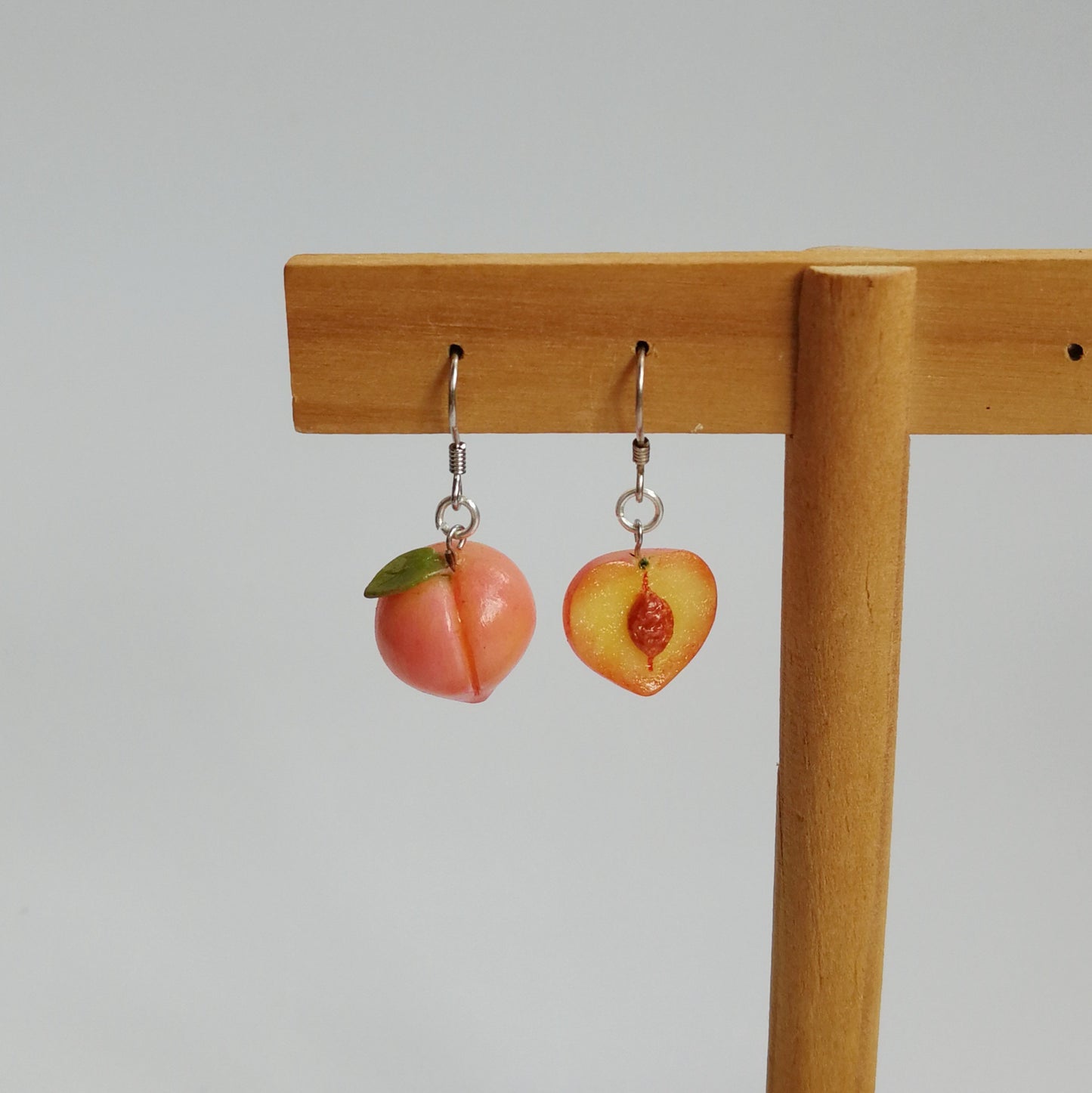 The Same Asymmetrical Fart Peach Peach Earrings Japanese Peach Painless Ear Clip-Jewearrings