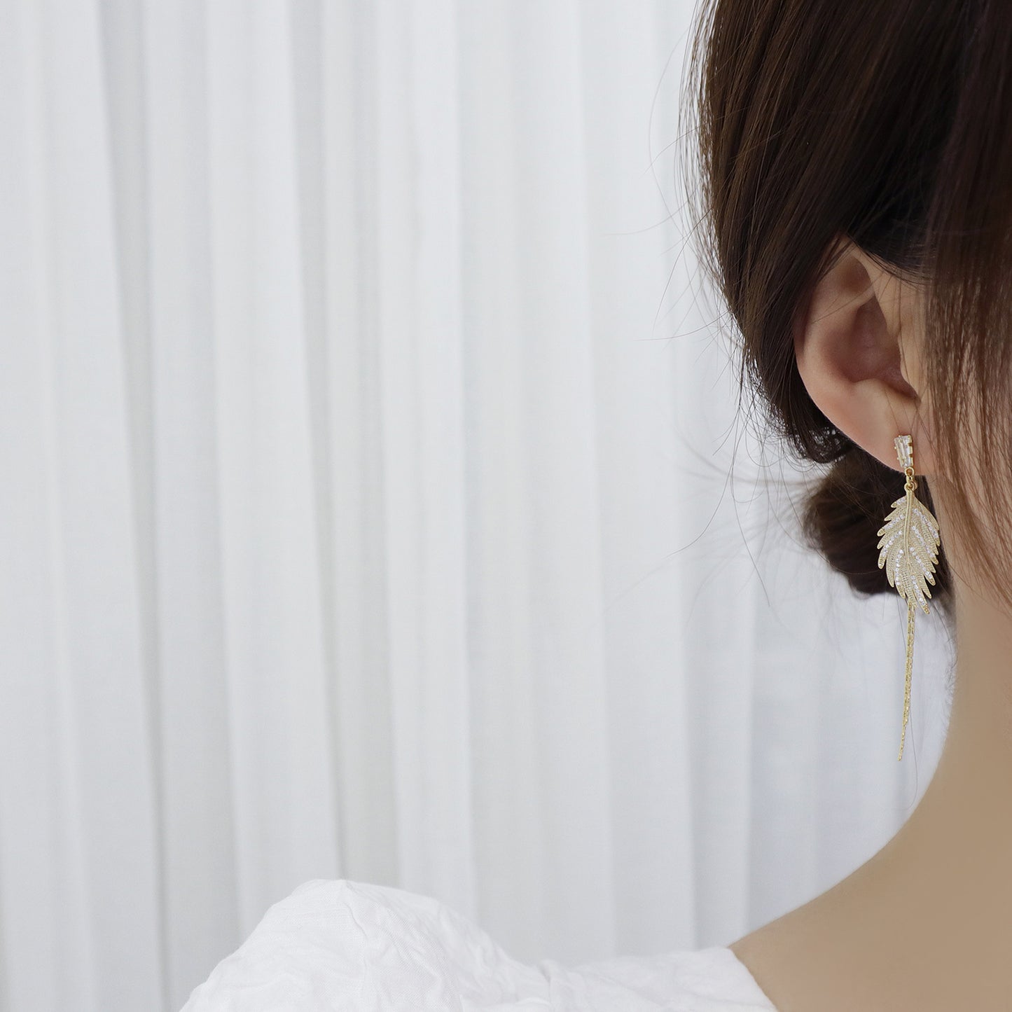 South Korea Dongdaemun Design Long Temperament Micro-inlaid Zircon Feather Exquisite Stud Earrings Tassel Earrings New-Jewearrings