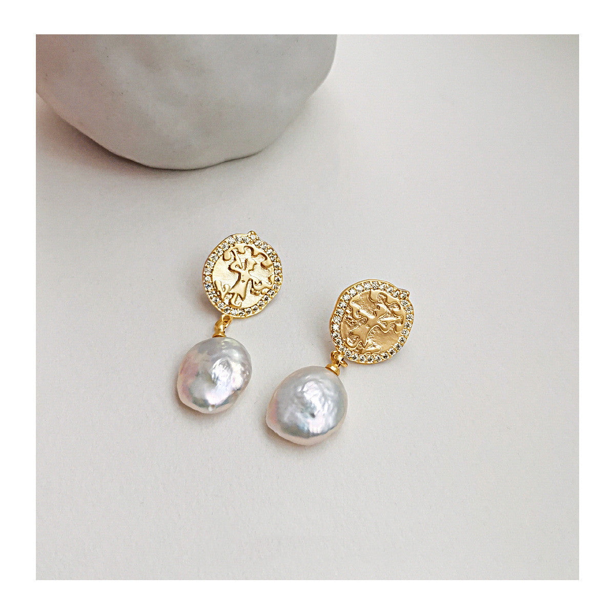 Nostalgic Gold Vintage Special-Shaped Freshwater Pearl Earrings-Jewearrings