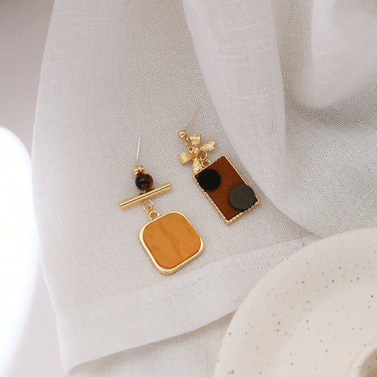 Needle Korean Oil Painting Style Retro Simple Temperament Asymmetric Niche Earrings Personality Creative Art Stud Earrings-Jewearrings