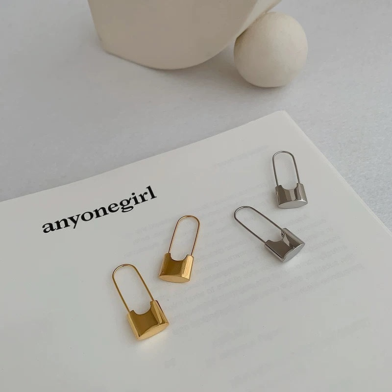 Paper clip lock metal earrings-Jewearrings