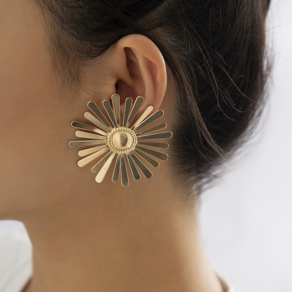 Cold Wind Exaggerated Glossy Metal Sunflower Stud Earrings-Jewearrings