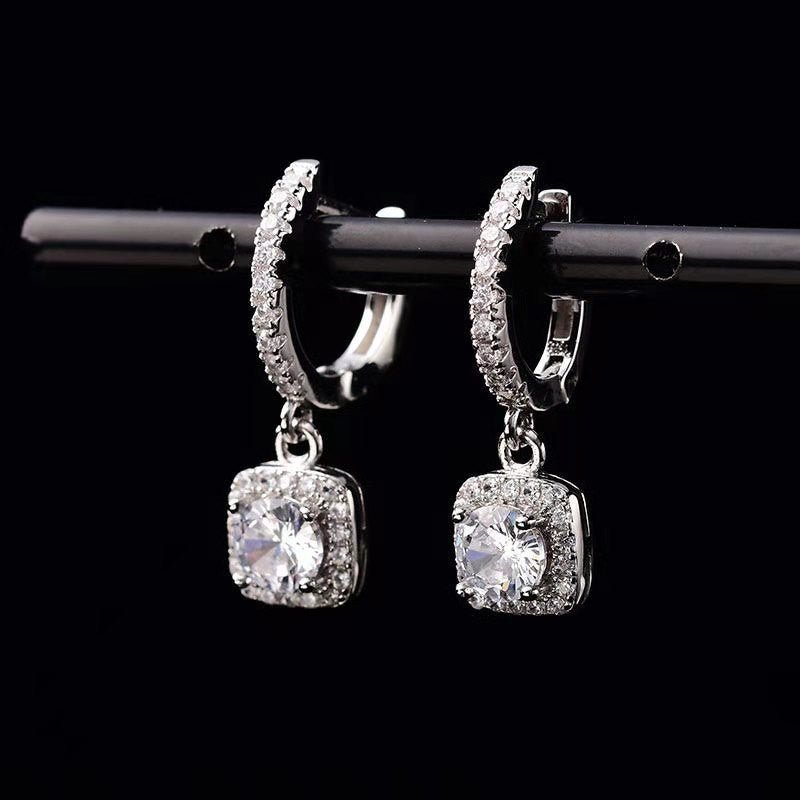 18k White Gold Stud Earrings 50 Minutes Ears-Jewearrings