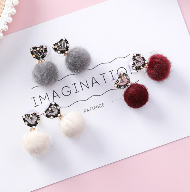 Winter new sweet temperament cute heart-shaped hair ball earrings personalized diamond love earrings earrings 925 silver needle-Jewearrings