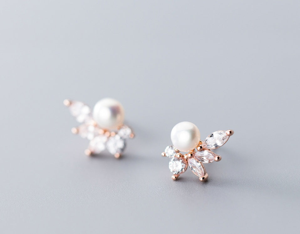 Pearl-studded leaf earrings-Jewearrings