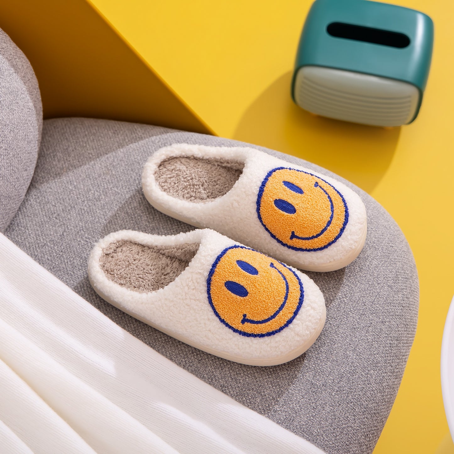 Melody Smiley Face Slippers-Jewearrings