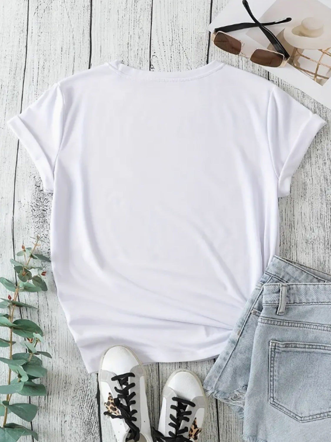 Graphic Round Neck Short Sleeve T-Shirt-Jewearrings