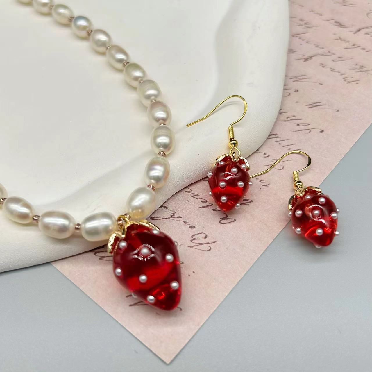 Western Advanced Freshwater Pearl Light Luxury Fruit Strawberry Sweet Temperament Necklace And Earrings Suite-Jewearrings