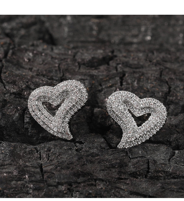 Zircon Hollow Love Heart Stud Earrings Micro-inlaid Retro-Jewearrings