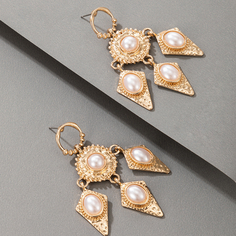 Retro Palace Temperament Alloy Pearl Earrings Exaggerated Hong Kong Style Earrings Earrings-Jewearrings