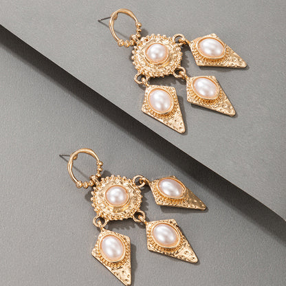 Retro Palace Temperament Alloy Pearl Earrings Exaggerated Hong Kong Style Earrings Earrings-Jewearrings