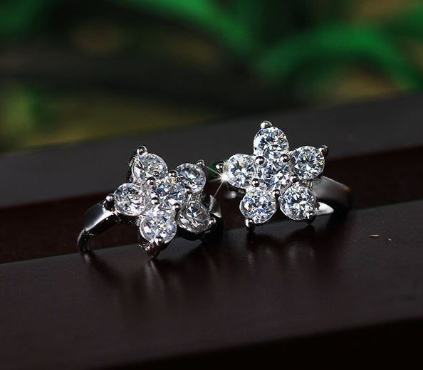 New fashion and sweet 1 pair Silver color Snowflake CZ woman hoop earrings For Christmas gift brincos para as mulheres-Jewearrings