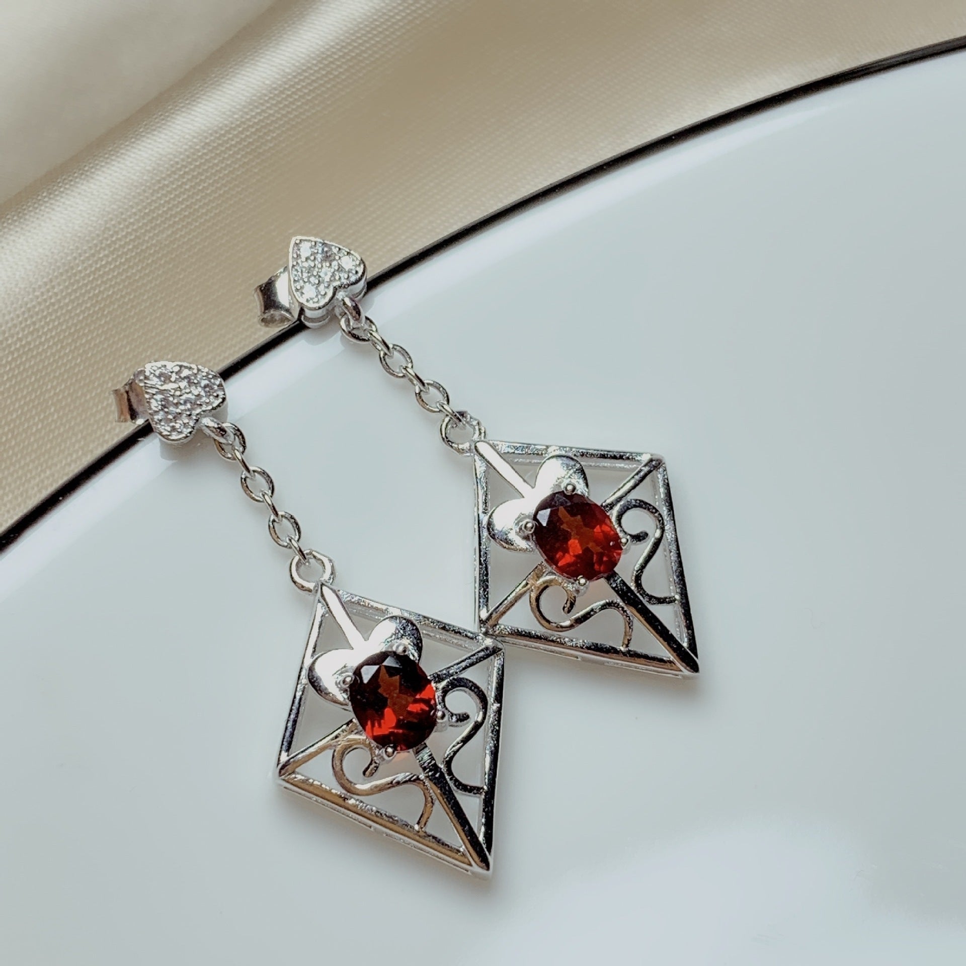 925 Silver Inlaid Natural Garnet Stud Earrings Style-Jewearrings