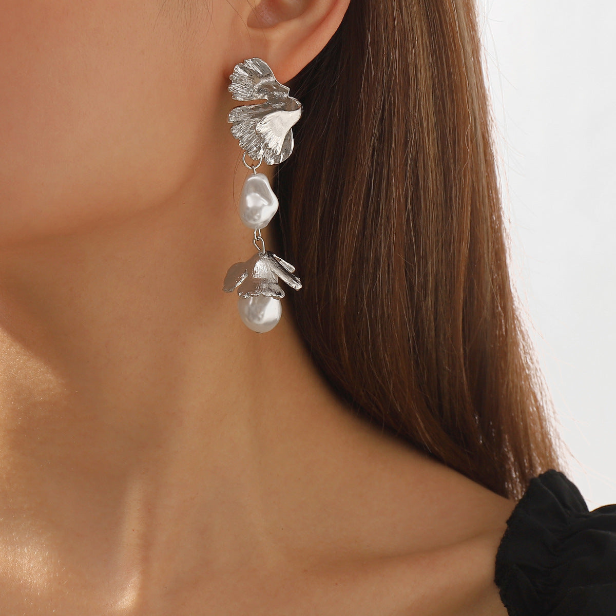 Pearl Earrings Metallic Leaves Tide-Jewearrings