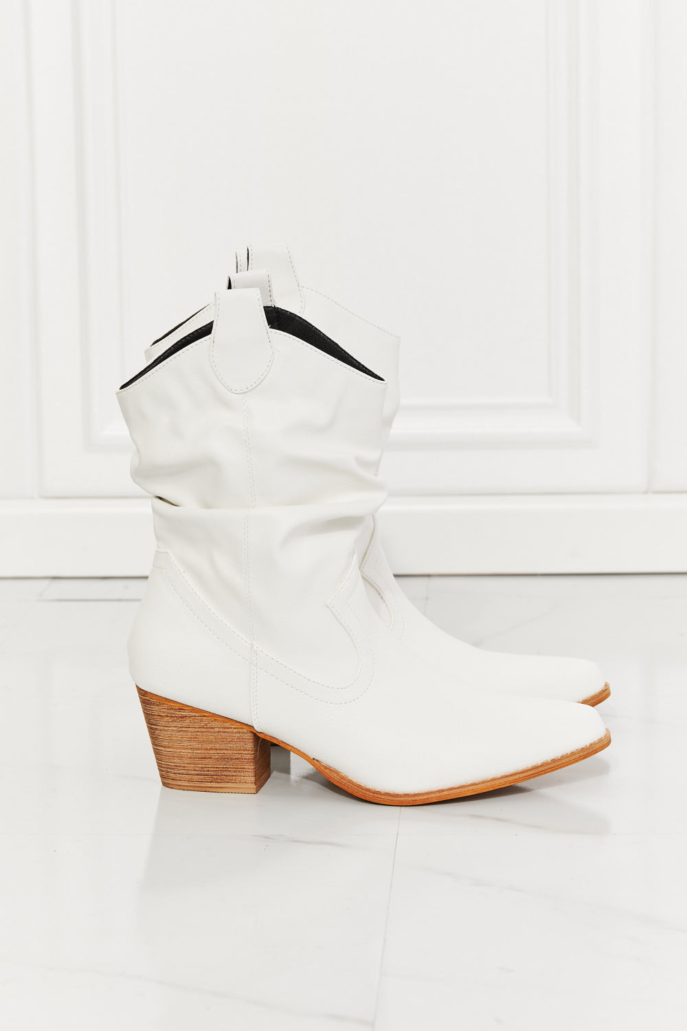 MMShoes Better in Texas Scrunch Cowboy Boots in White-Jewearrings