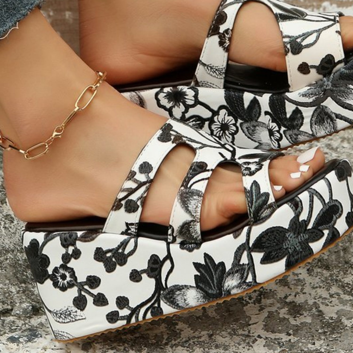 Cutout Floral Peep Toe Sandals-Jewearrings