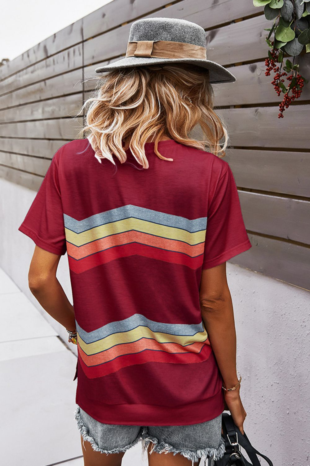 Multicolored Chevron Stripe Round Neck Side Slit T-Shirt-Jewearrings