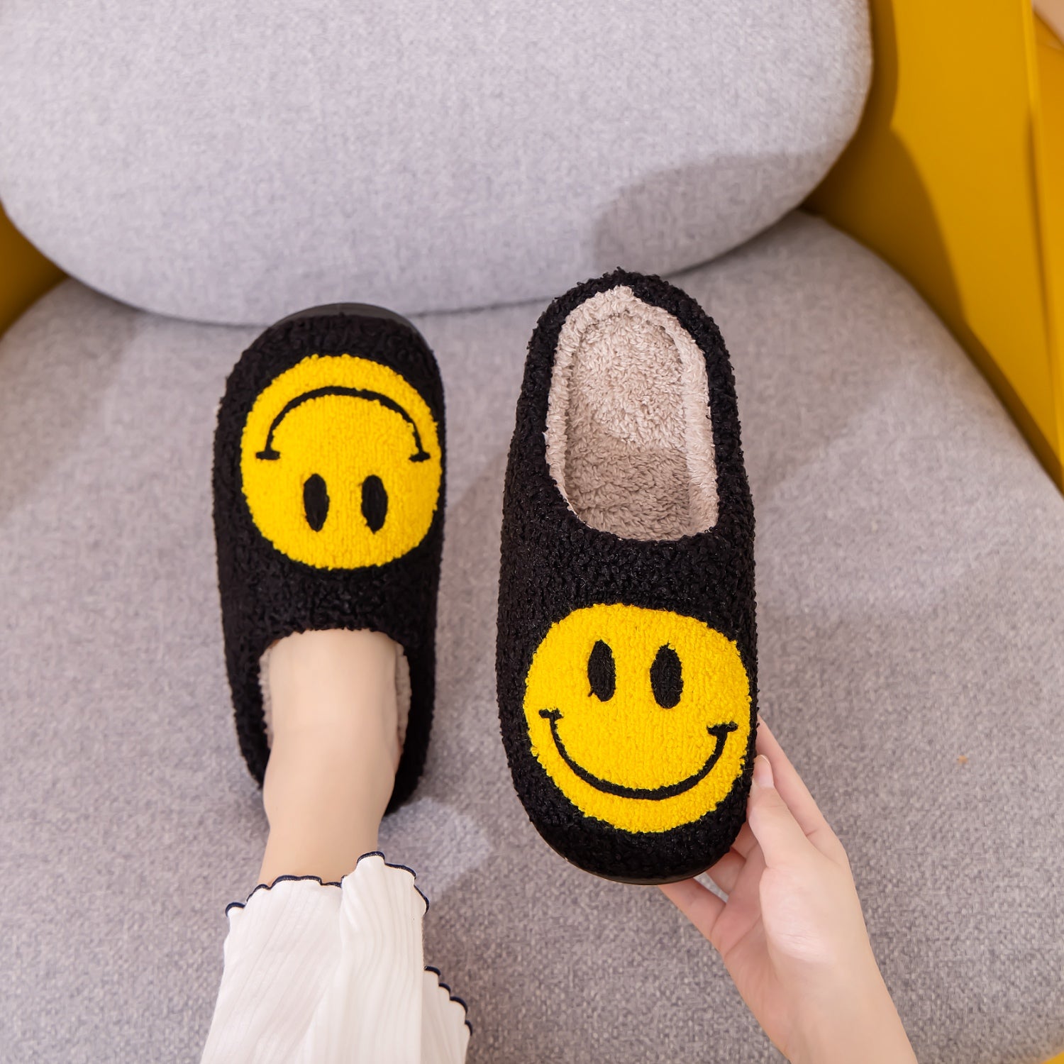 Melody Smiley Face Slippers-Jewearrings