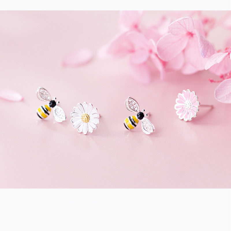 Ladies Fashion Personality Cute Little Bee Stud Earrings-Jewearrings