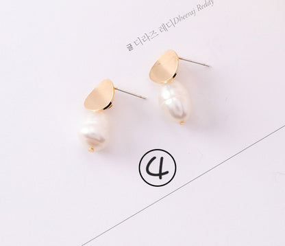 Vintage geometric metal pearl asymmetric earrings design personalized earrings-Jewearrings