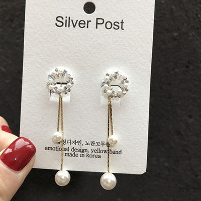 Pearl garland stud earrings-Jewearrings