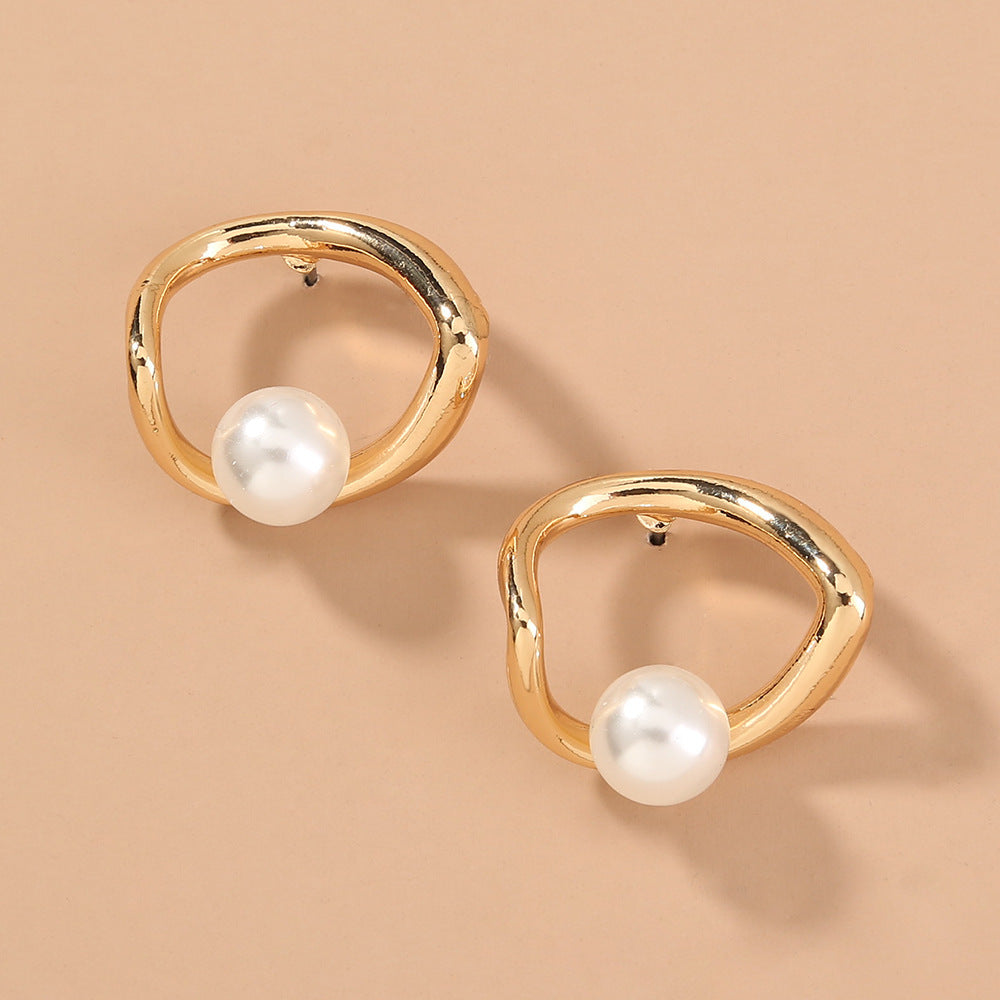 Metal Hollow Love Pearl Earrings Women Simple Retro Fashion All-match Earrings-Jewearrings