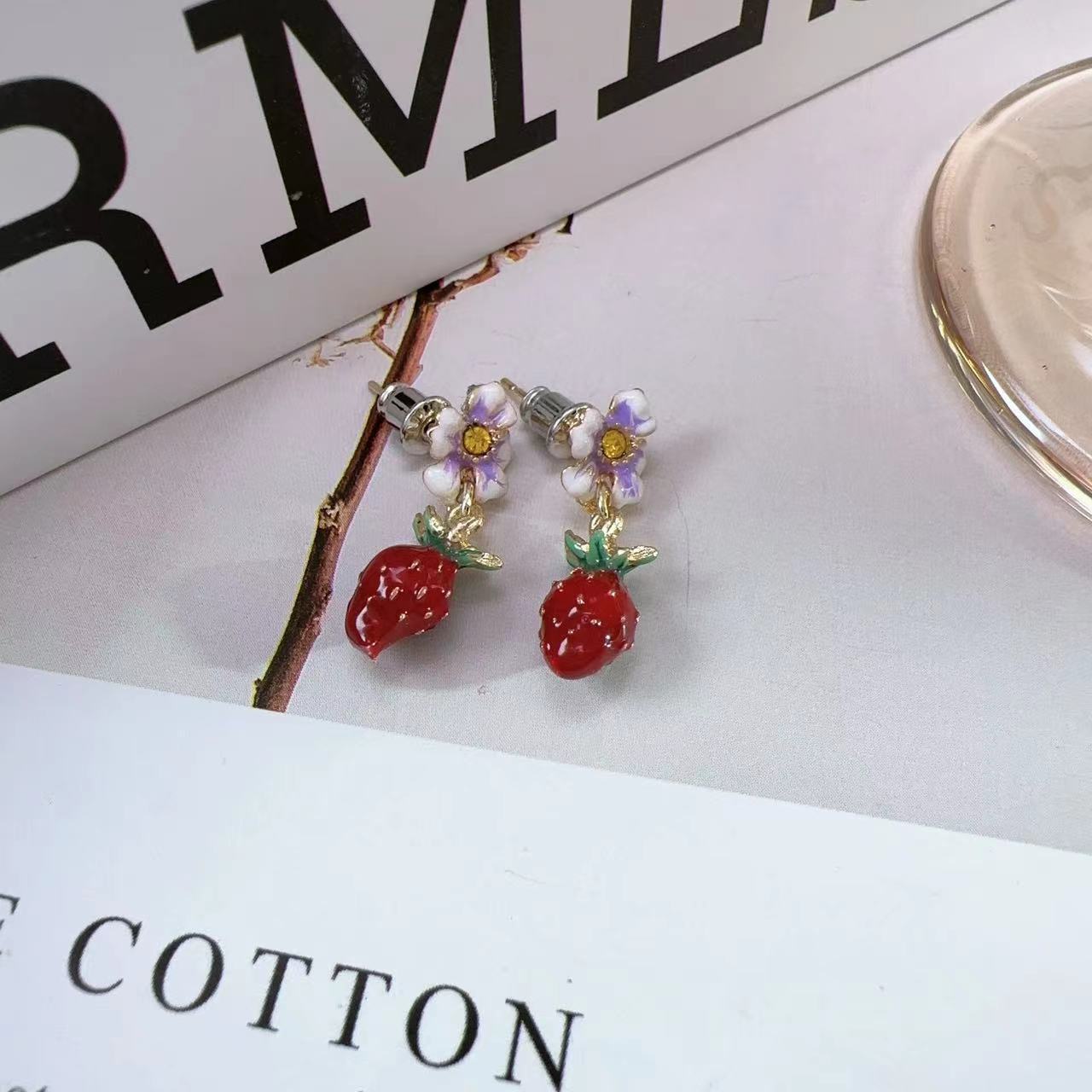 Drop Oil Strawberry Flower Stud Earrings For Women All-match And Cute-Jewearrings