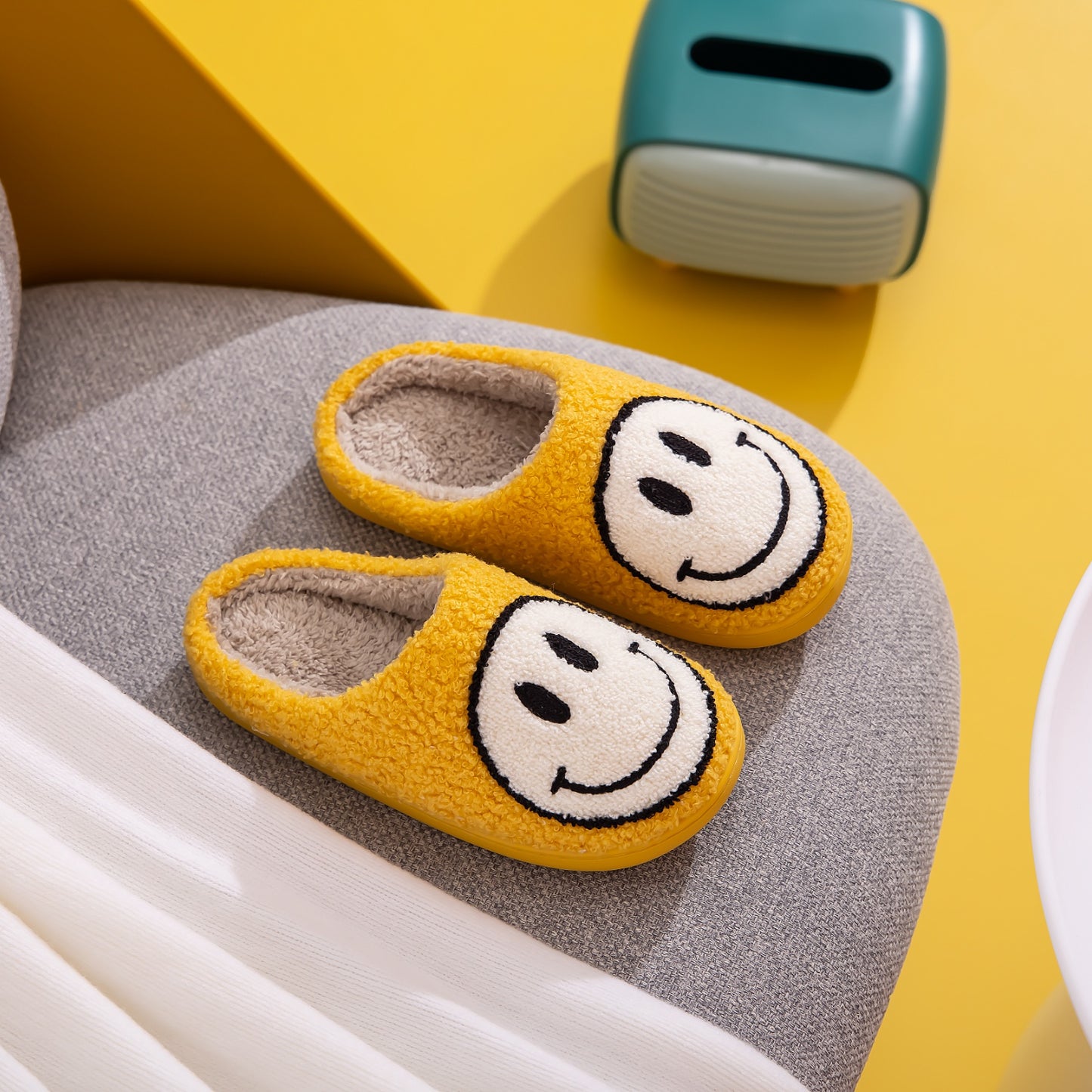 Melody Smiley Face Slippers-Jewearrings