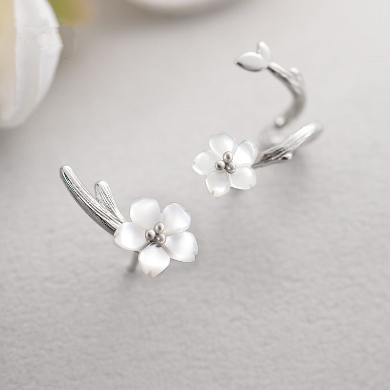 Fashionable And Simple Female Sterling Silver Earrings-Jewearrings