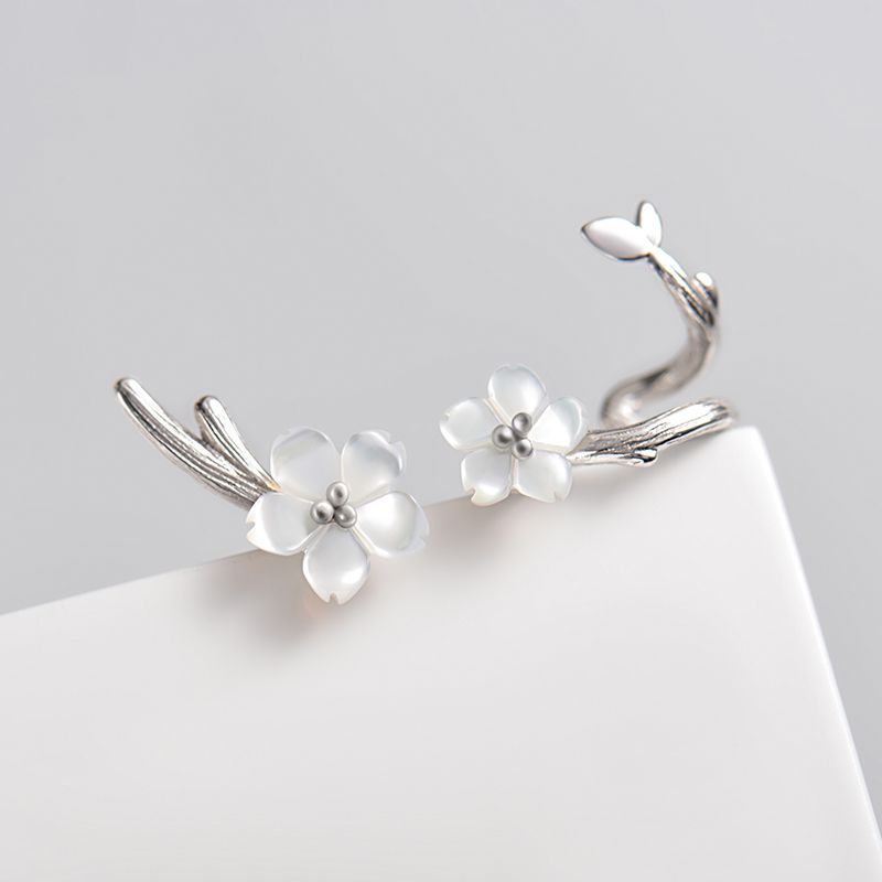 Fashionable And Simple Female Sterling Silver Earrings-Jewearrings