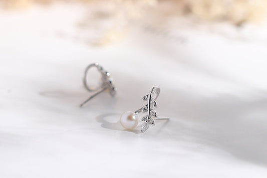 Pearl earrings with leaves-Jewearrings