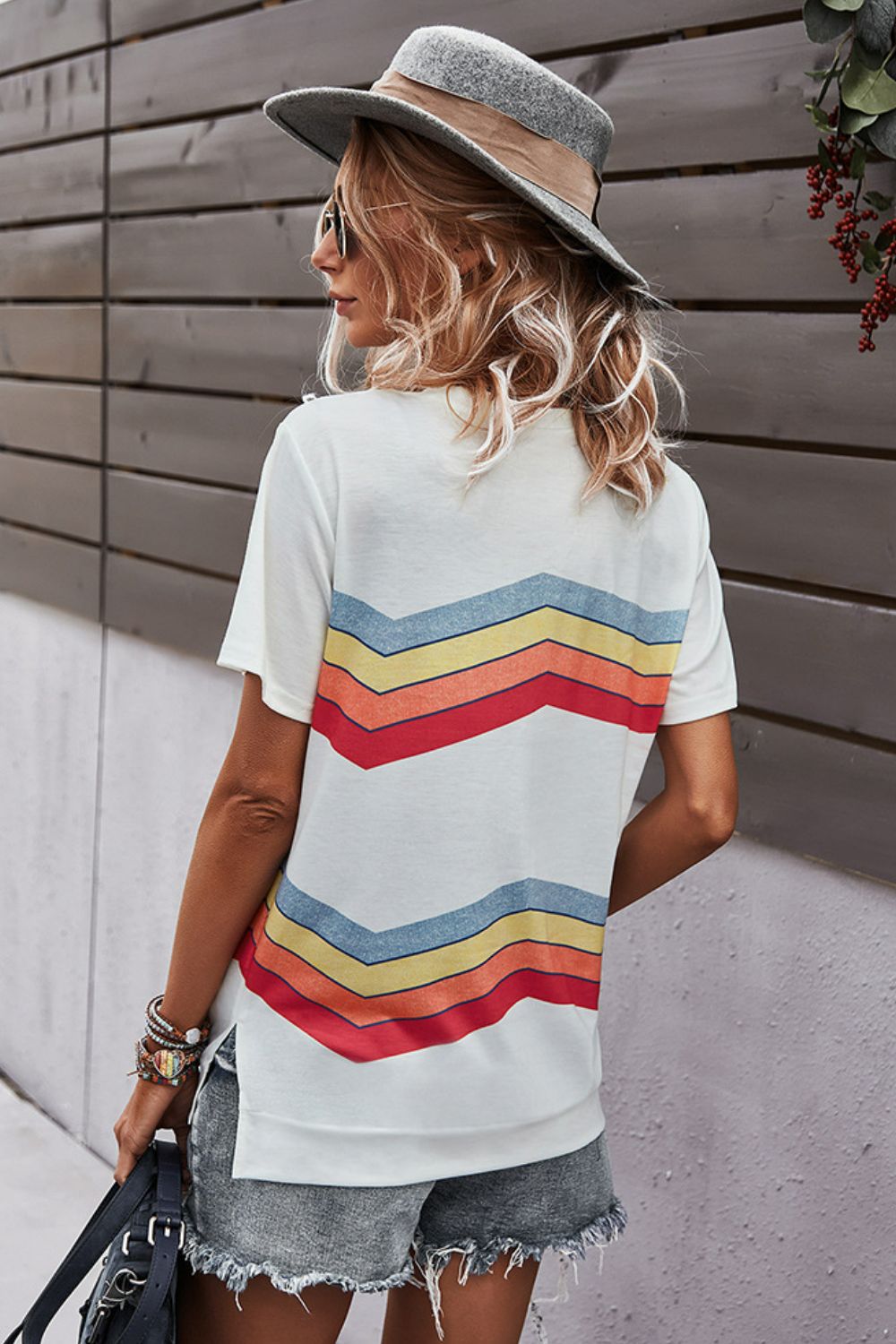 Multicolored Chevron Stripe Round Neck Side Slit T-Shirt-Jewearrings