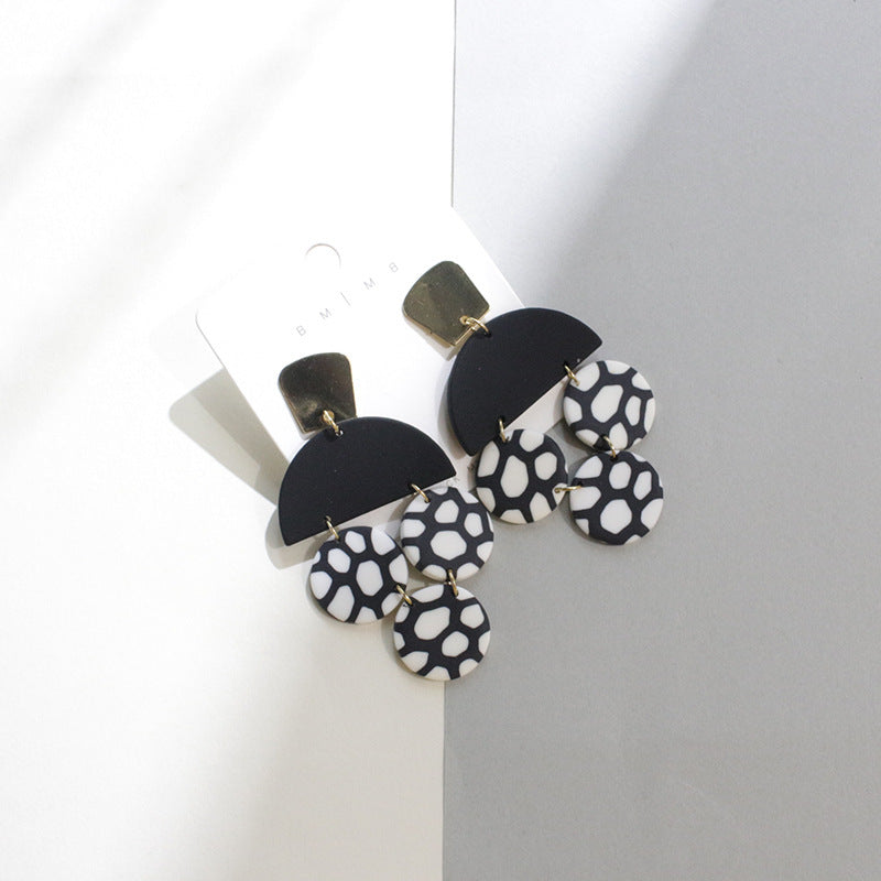 Women's Black And White Contrast Color Geometric Round Stud Earrings-Jewearrings