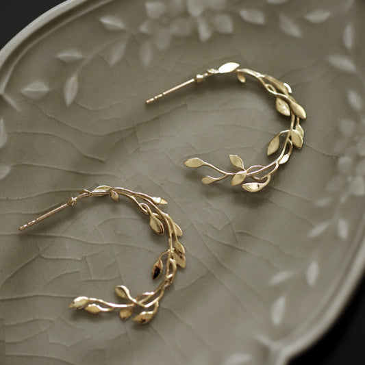 Sterling Silver Gilt Earrings Elegantly Surround The Foliage-Jewearrings