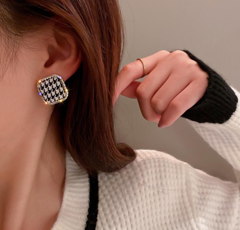 Silver Post Houndstooth Square Stud Earrings Vintage-Jewearrings