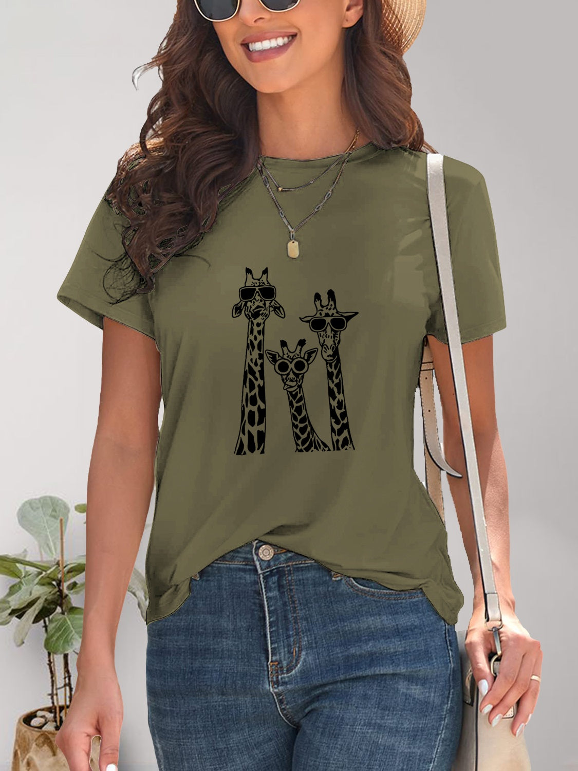 Giraffe Graphic Round Neck T-Shirt-Jewearrings